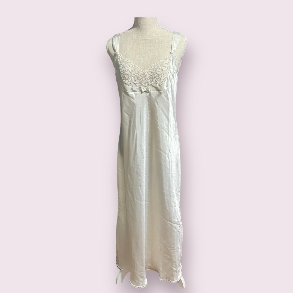 Vintage Jones New York full slip, size large